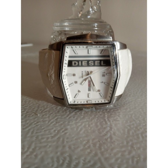 VINTAGE DIESEL WHITE WRISTBAND WATCH - Picture 1 of 6